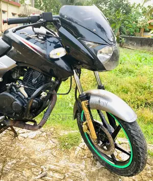 Bajaj Pulsar 150 . 2004