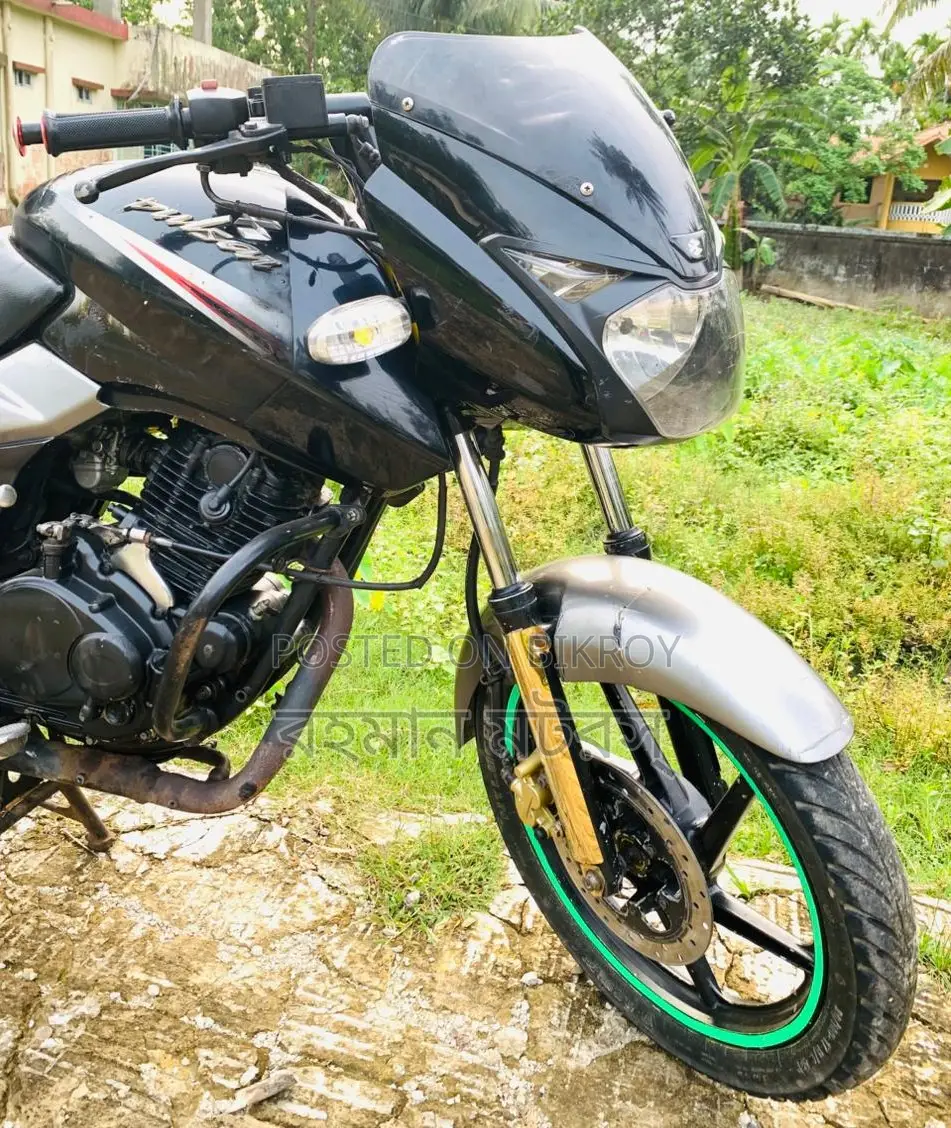 Bajaj Pulsar 150 . 2004