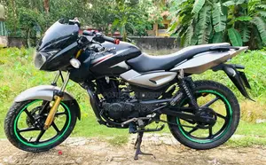Bajaj Pulsar 150 . 2004