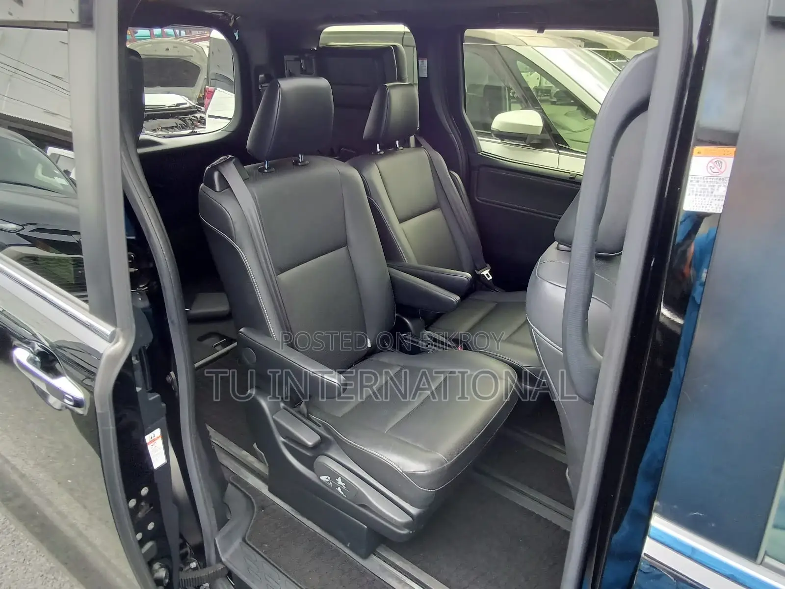 Toyota Esquire sunroof non hybrid 2020