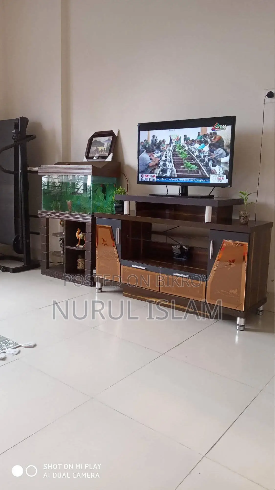 Tv ট্রলি