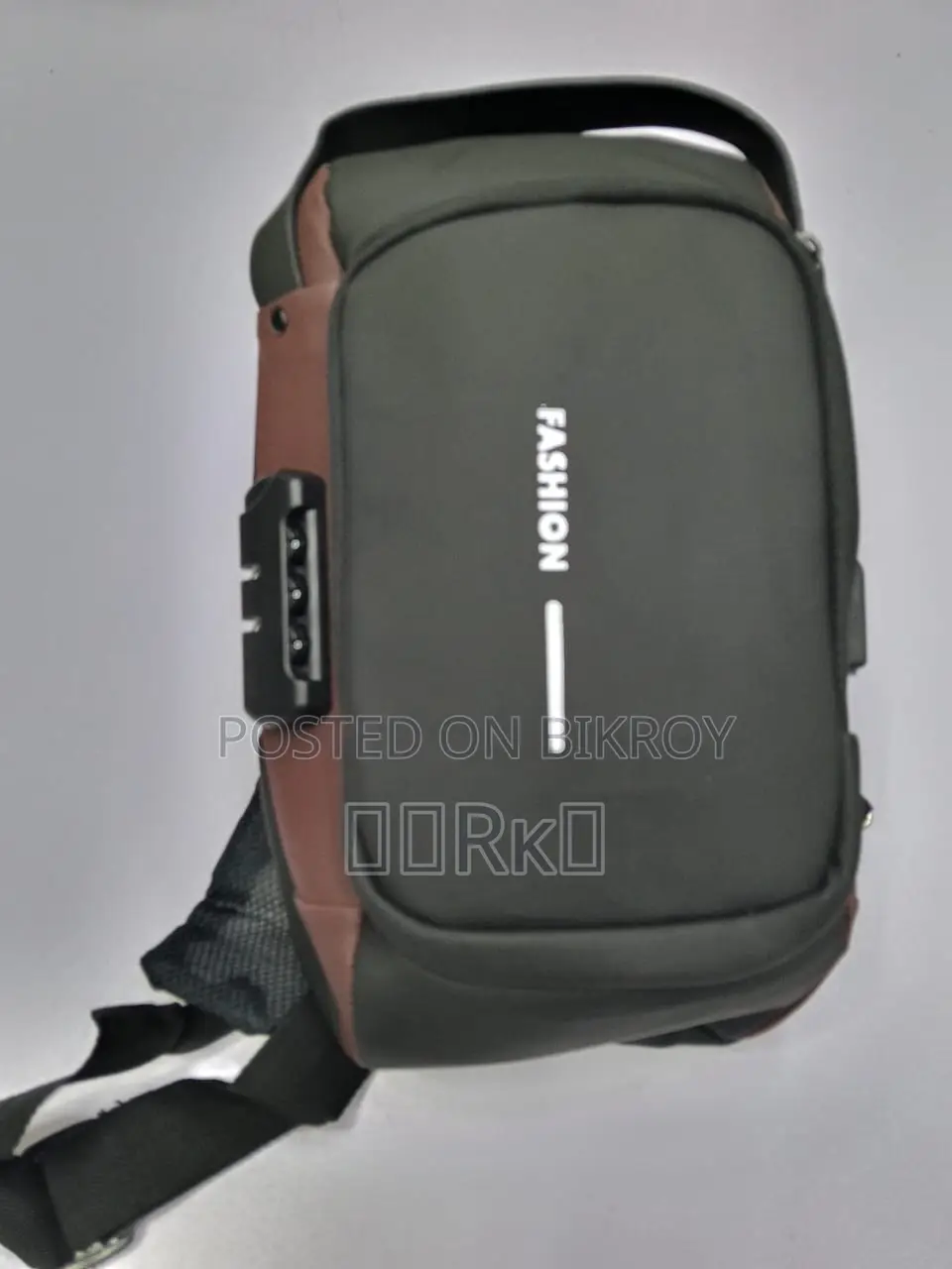USB Charging Sport Sling Anti-Theft Shoulder Bag (Brown)