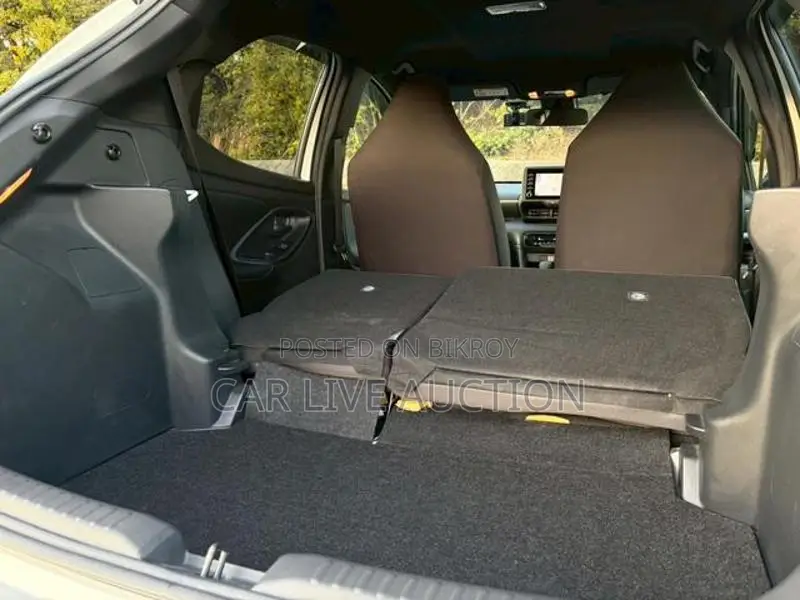 Toyota Yaris HYBRID X 2021