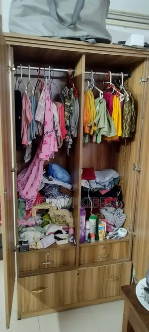 আলমারি বিক্রির জন্য