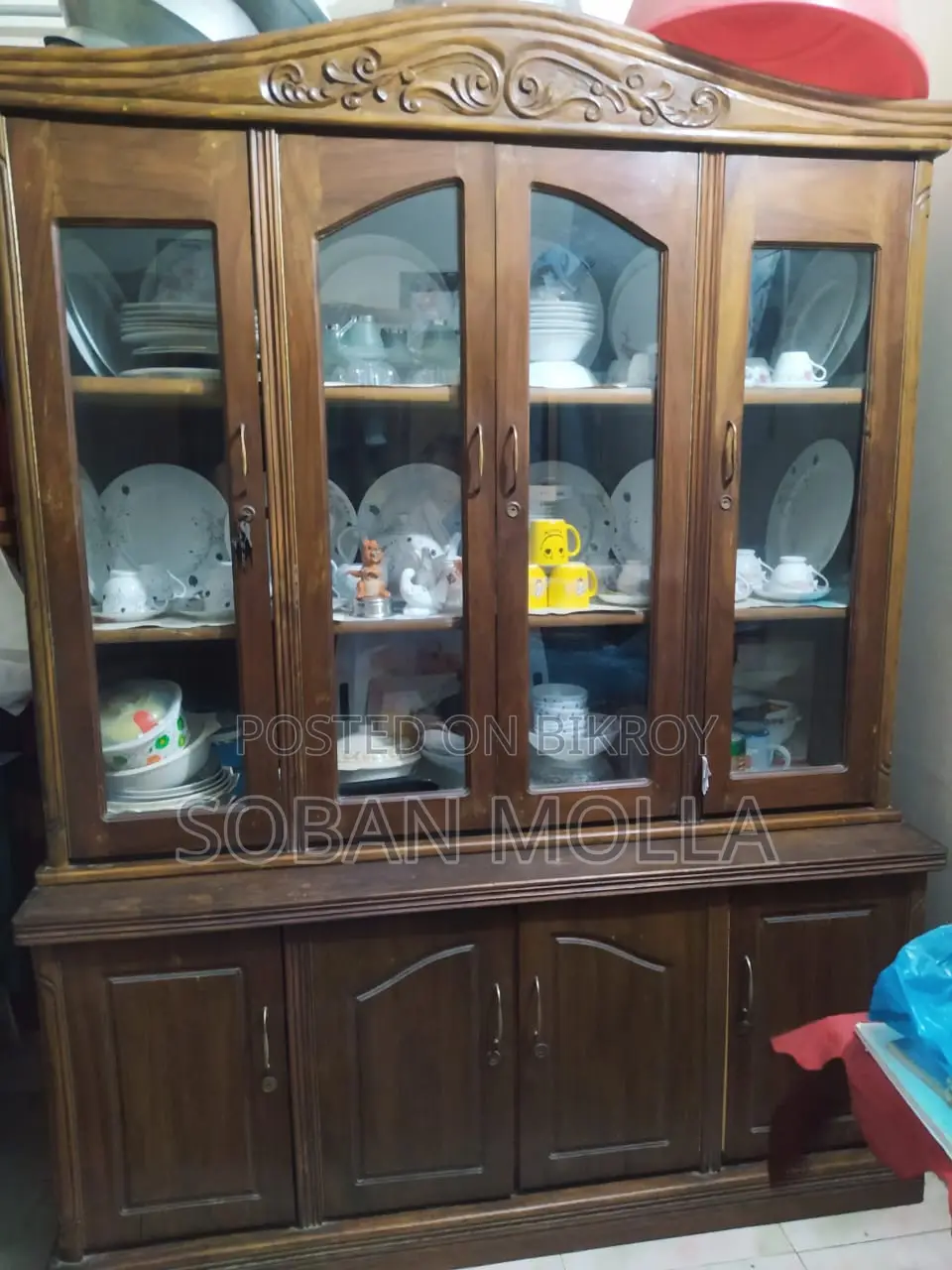 শোকেস বিক্রি হবে