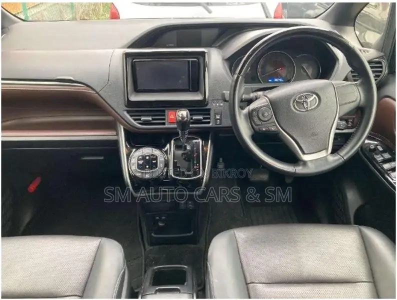 Toyota Esquire Petrol Gi Mica Blue 2020