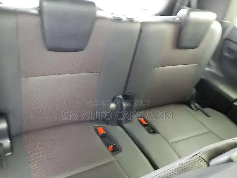 Toyota Esquire Petrol Gi Mica Blue 2020