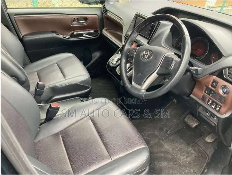 Toyota Esquire Petrol Gi Mica Blue 2020
