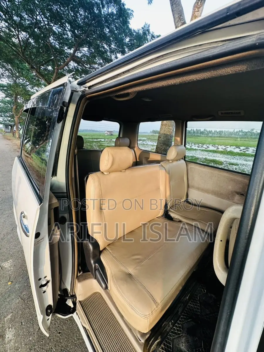 Toyota Noah 2003