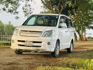 Toyota Noah 2003