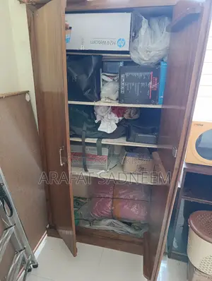 কাঠের আলমারি