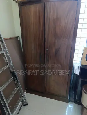 কাঠের আলমারি