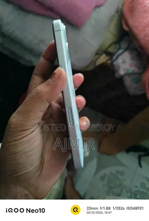 Apple iPhone 16 (Used)