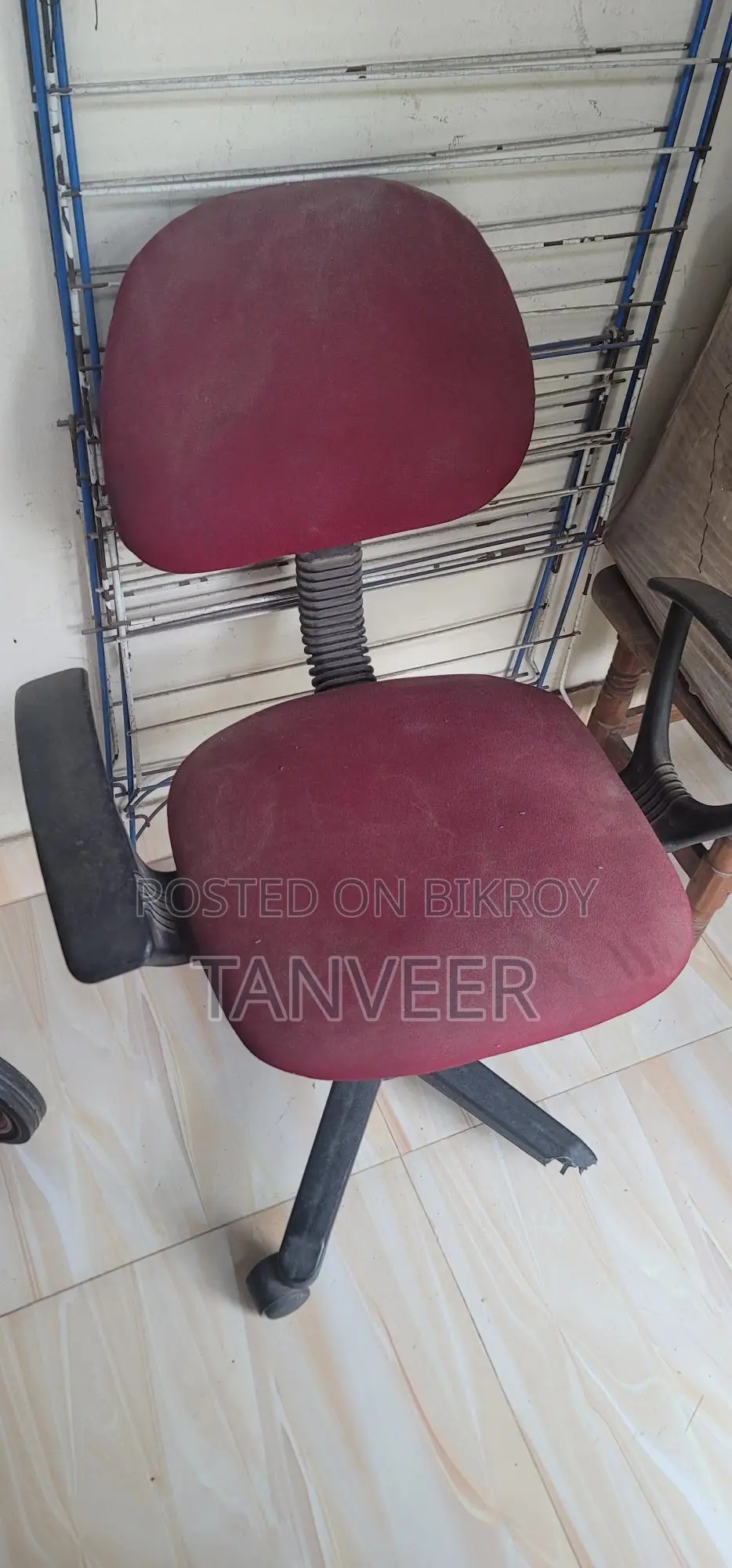 Office Chair / Swivel Chair