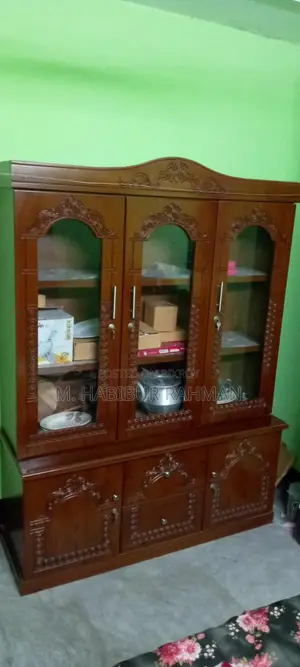 শোকেস বিক্রি হবে