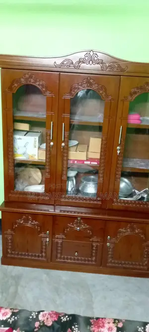 শোকেস বিক্রি হবে