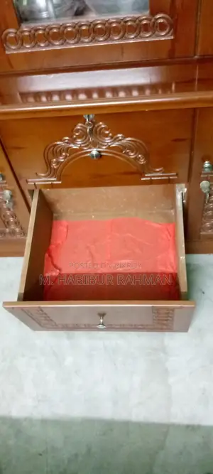 শোকেস বিক্রি হবে