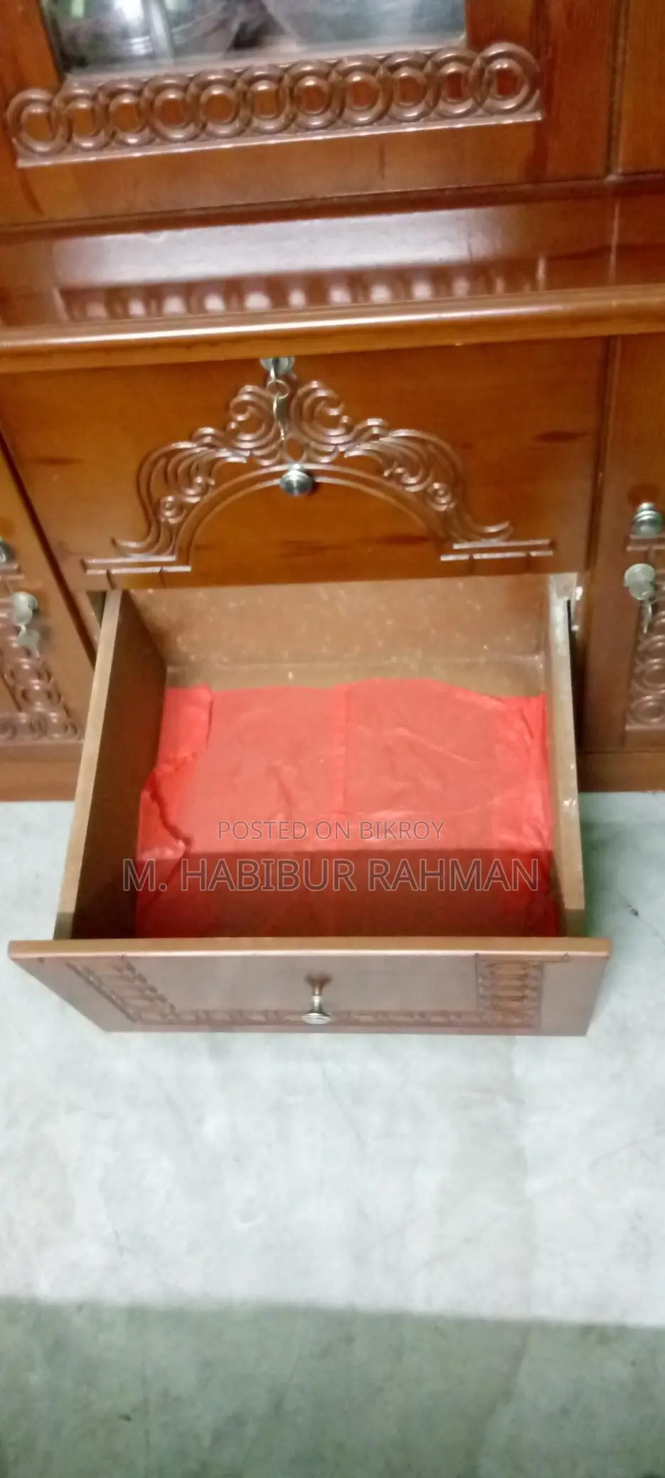 শোকেস বিক্রি হবে