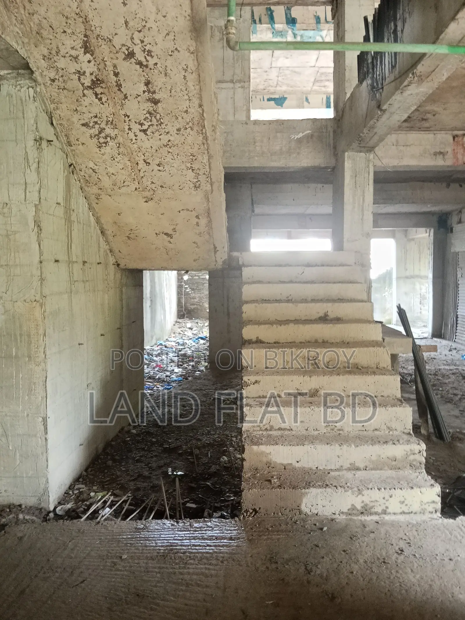 South-facing Lake View @ 2000 sq ft flat for sale on 40-foot Avenue Road