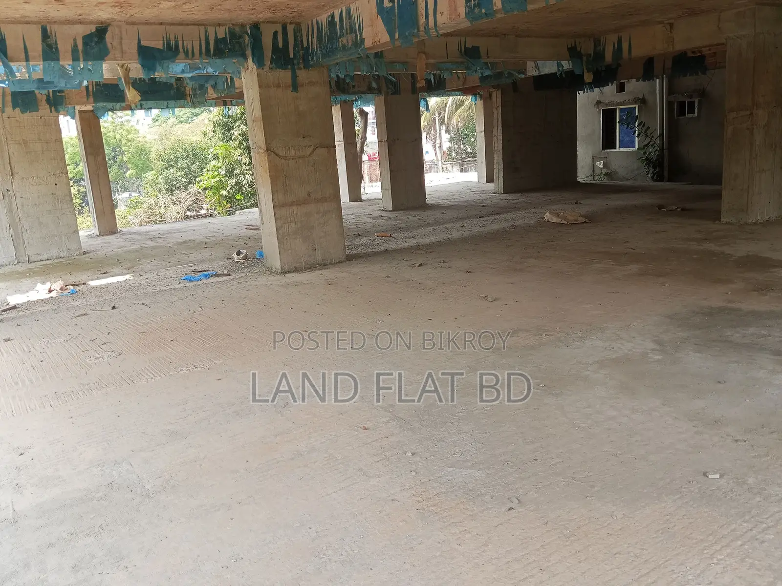 South-facing Lake View @ 2000 sq ft flat for sale on 40-foot Avenue Road