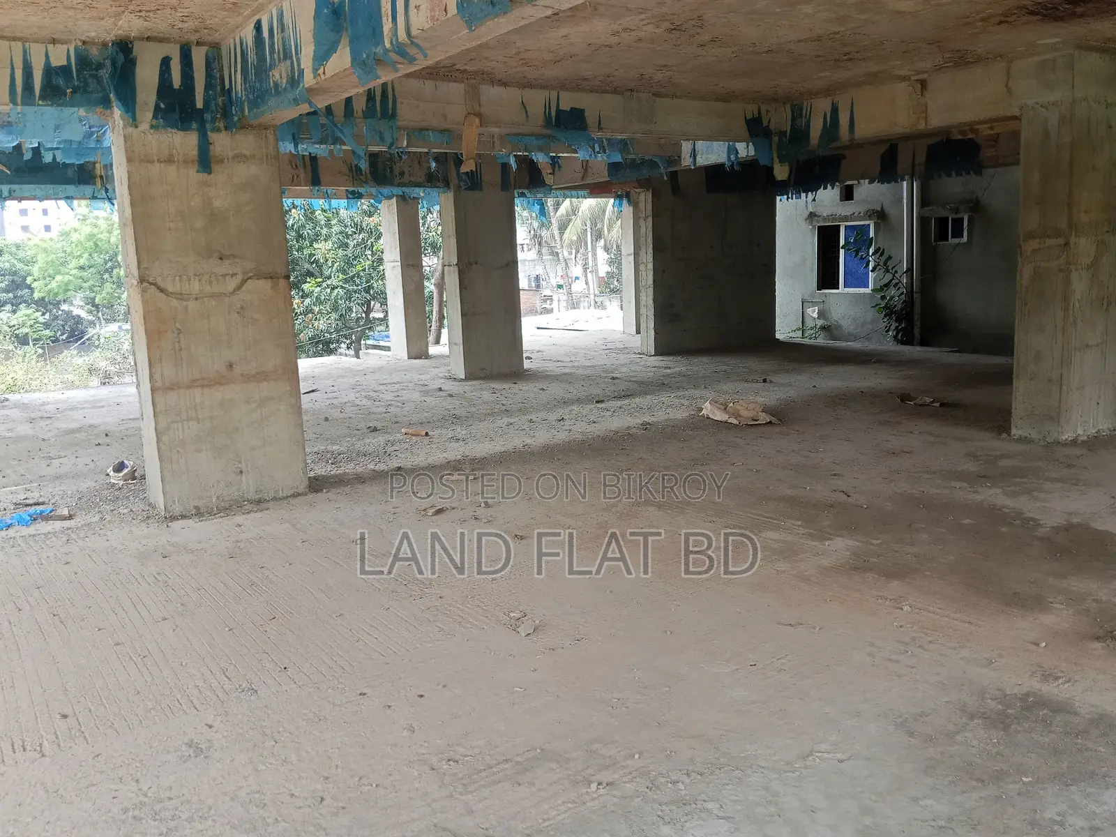 South-facing Lake View @ 2000 sq ft flat for sale on 40-foot Avenue Road