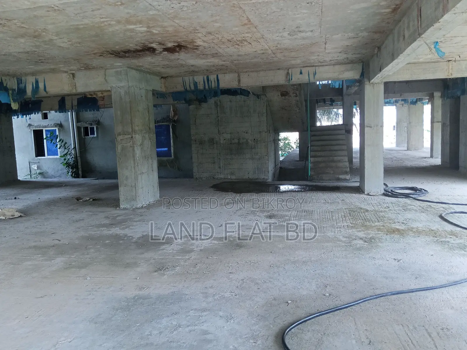South-facing Lake View @ 2000 sq ft flat for sale on 40-foot Avenue Road