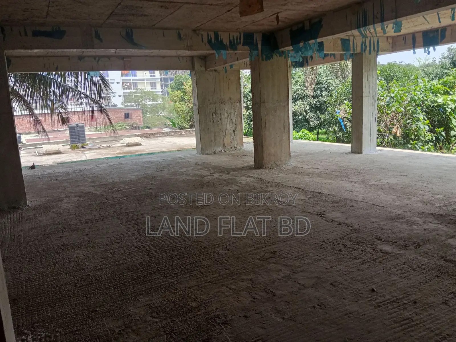 South-facing Lake View @ 2000 sq ft flat for sale on 40-foot Avenue Road