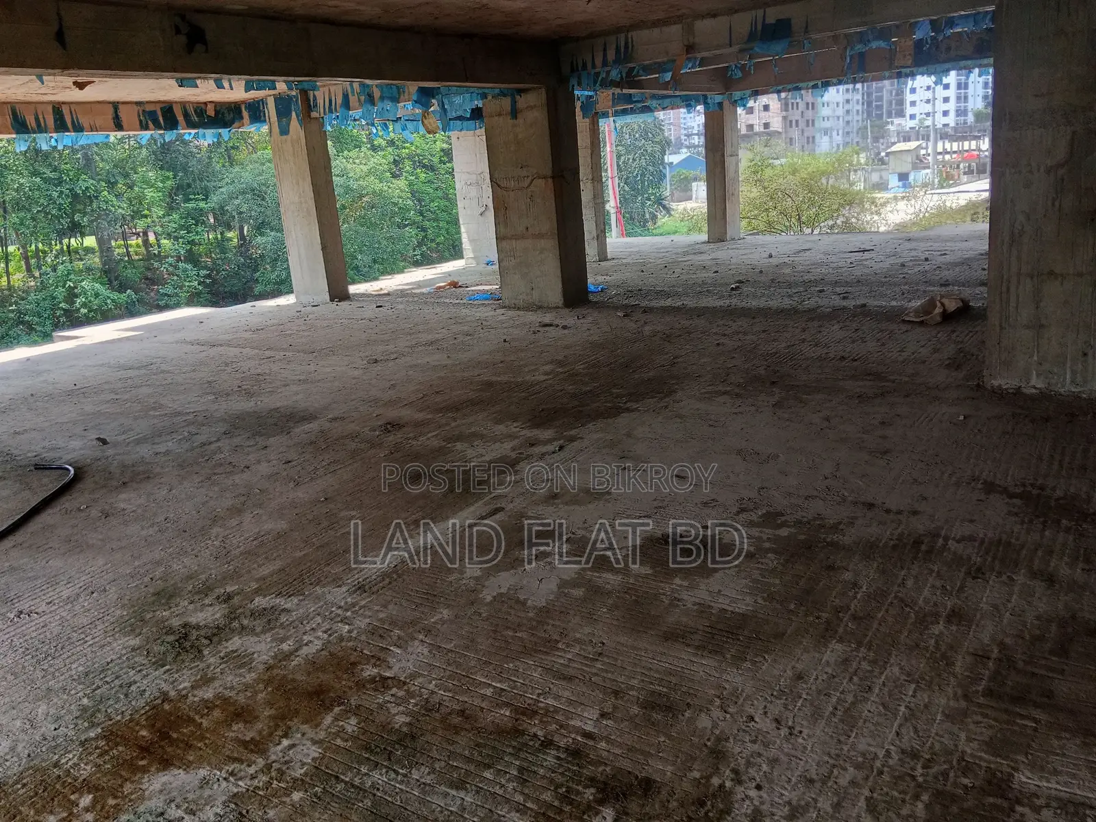 South-facing Lake View @ 2000 sq ft flat for sale on 40-foot Avenue Road