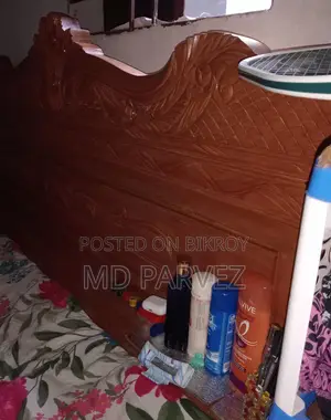 একটি আকাশমনি কাঠের খাট বিক্রি করা হবে