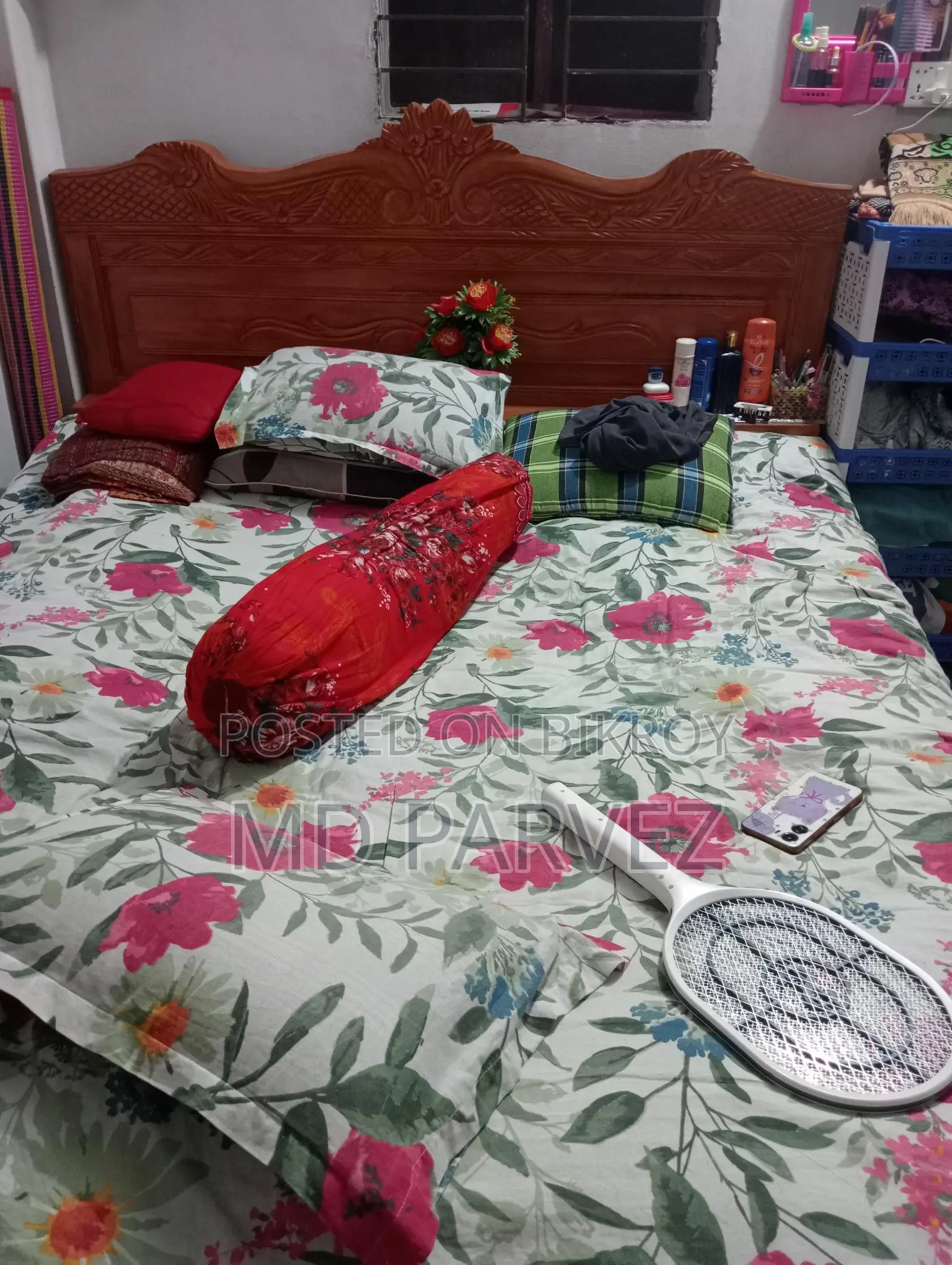 একটি আকাশমনি কাঠের খাট বিক্রি করা হবে