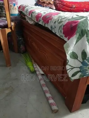 একটি আকাশমনি কাঠের খাট বিক্রি করা হবে