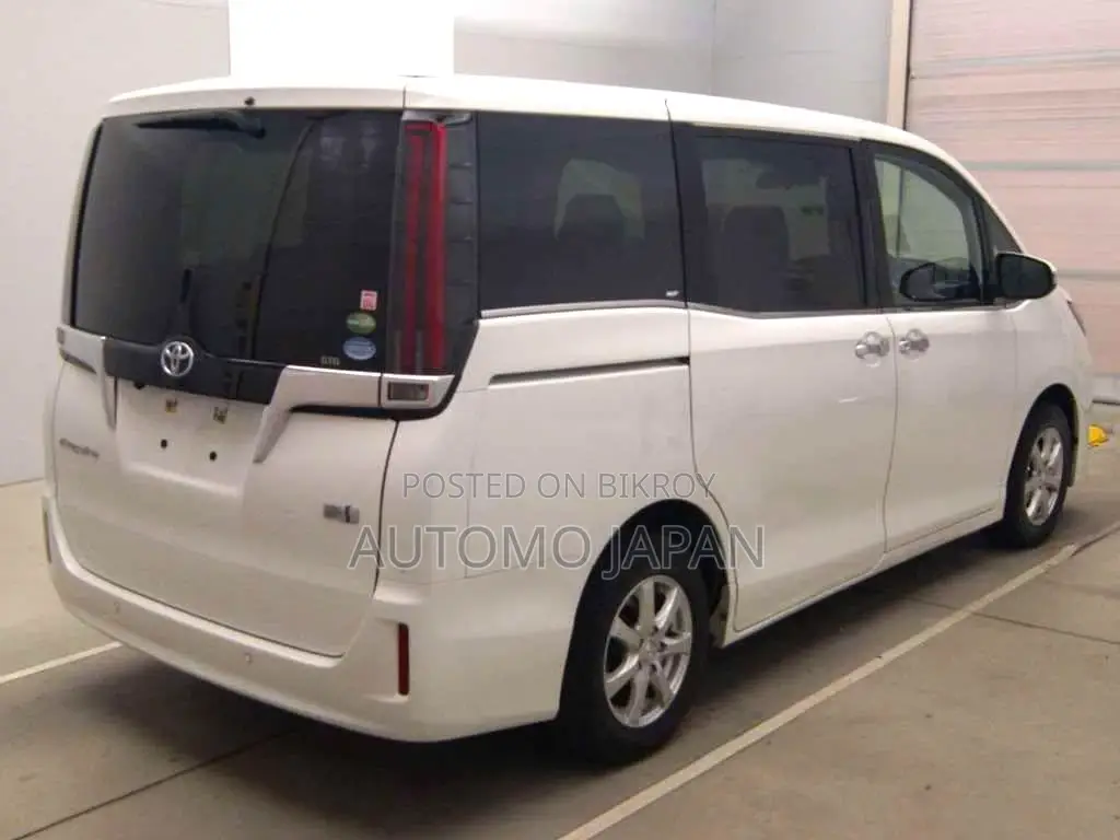 Toyota Esquire GI Premium 2021