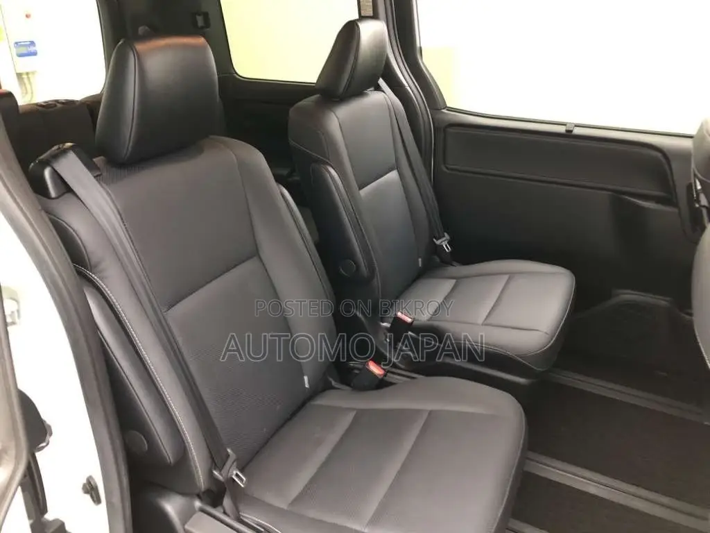 Toyota Esquire GI Premium 2021