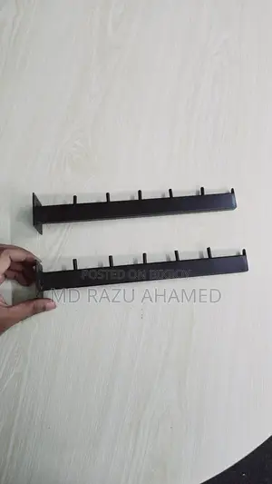 Showroom Hanger