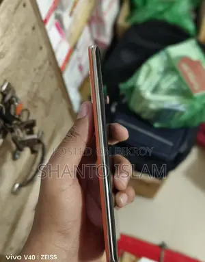 Vivo 8/256 (Used)