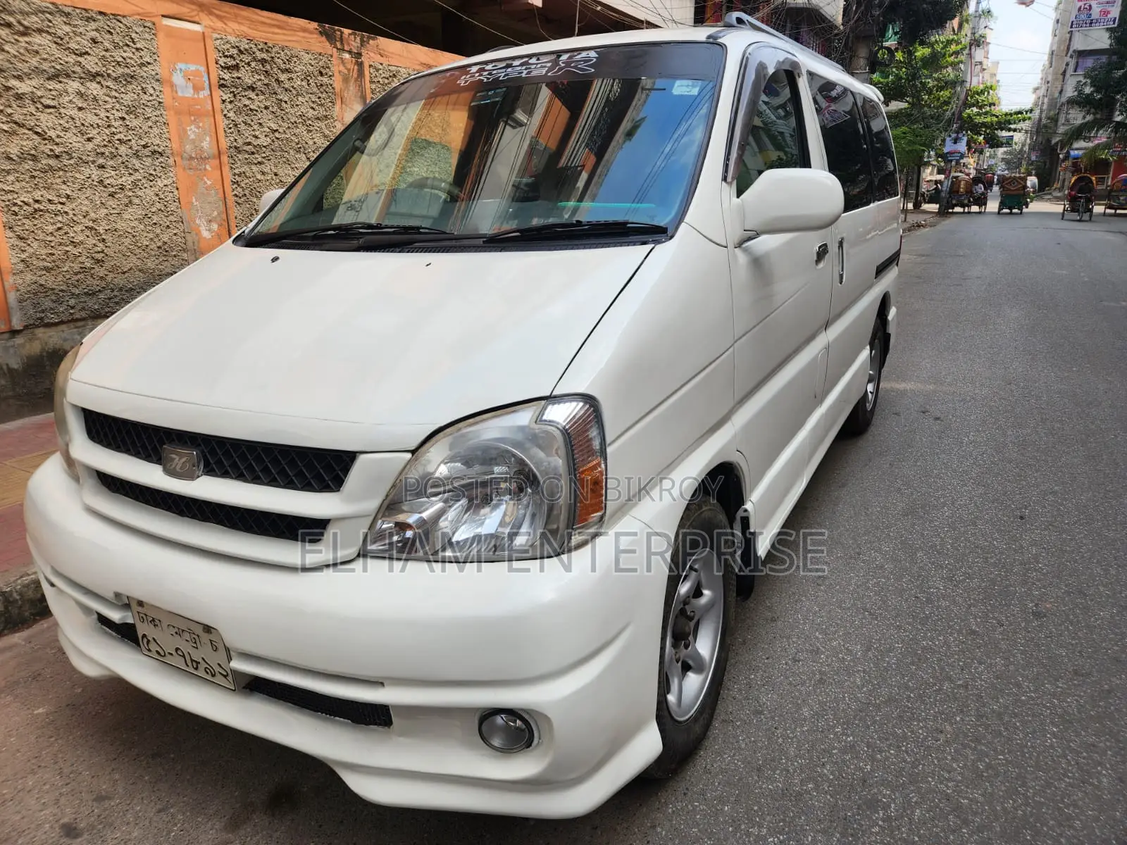 Toyota Hiace Touring 2000