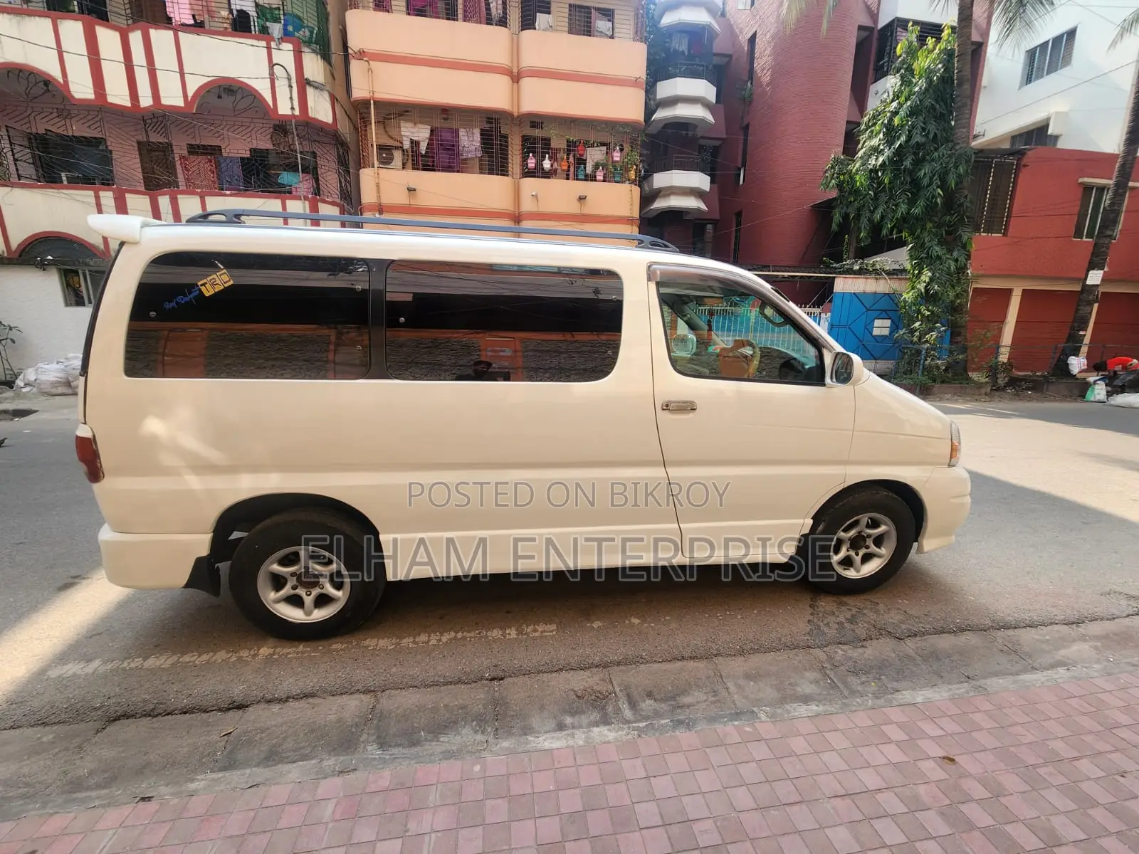 Toyota Hiace Touring 2000