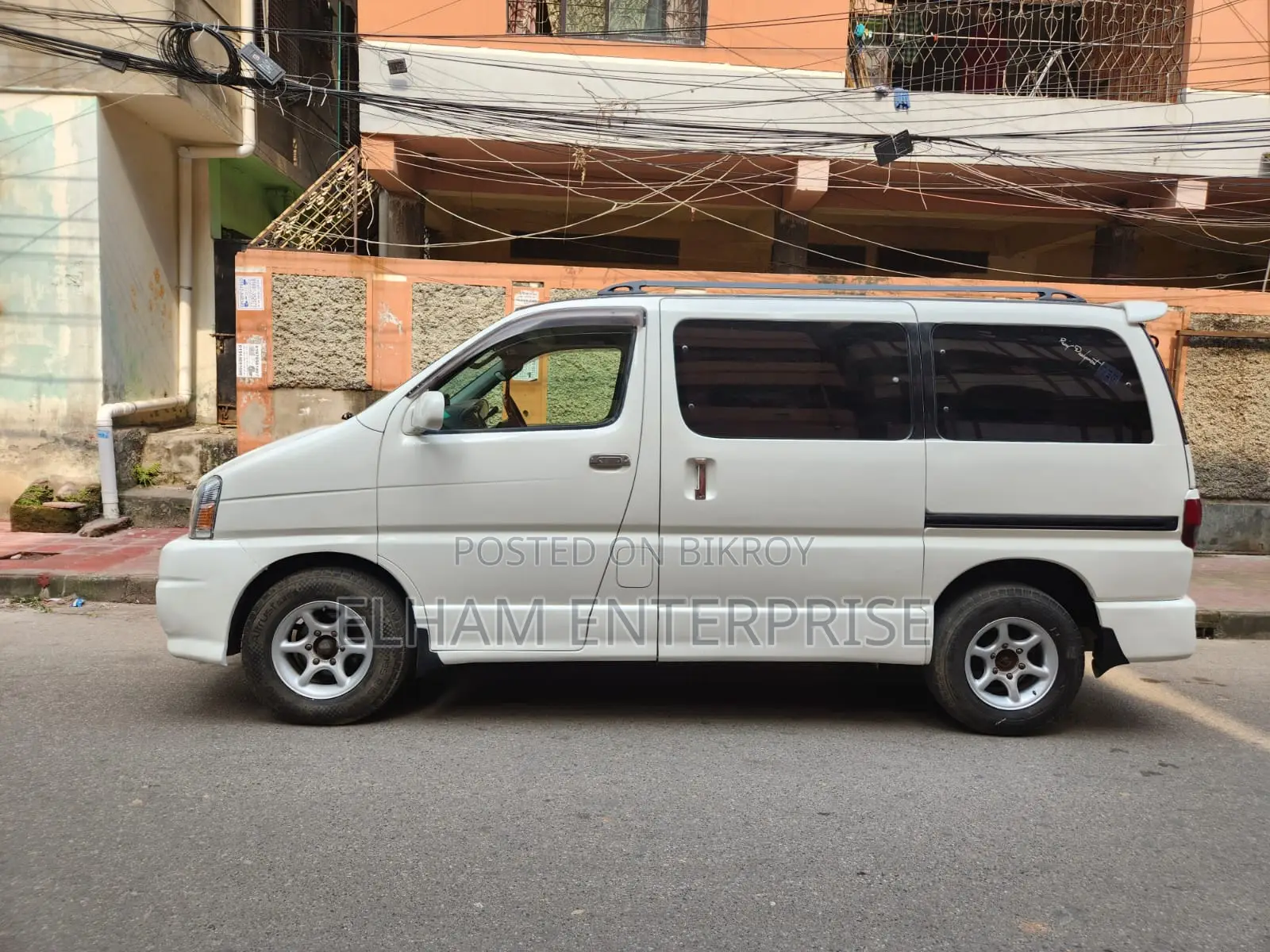 Toyota Hiace Touring 2000