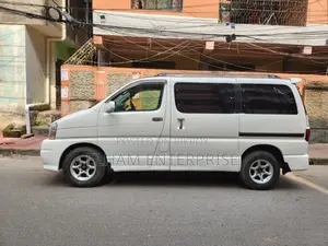Toyota Hiace Touring 2000
