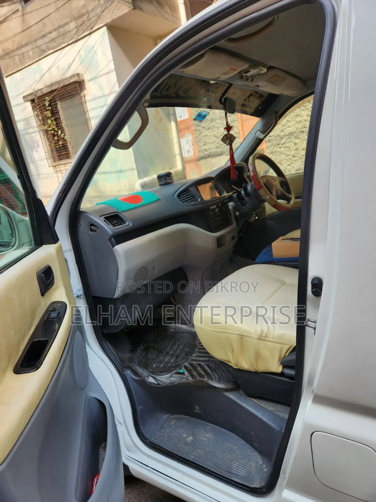 Toyota Hiace Touring 2000