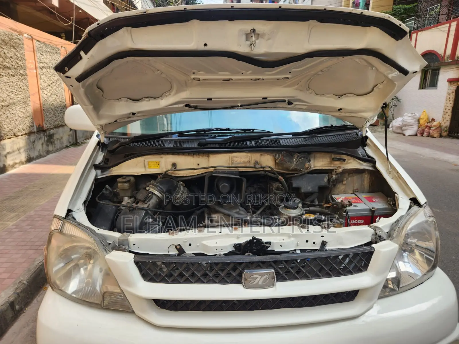 Toyota Hiace Touring 2000