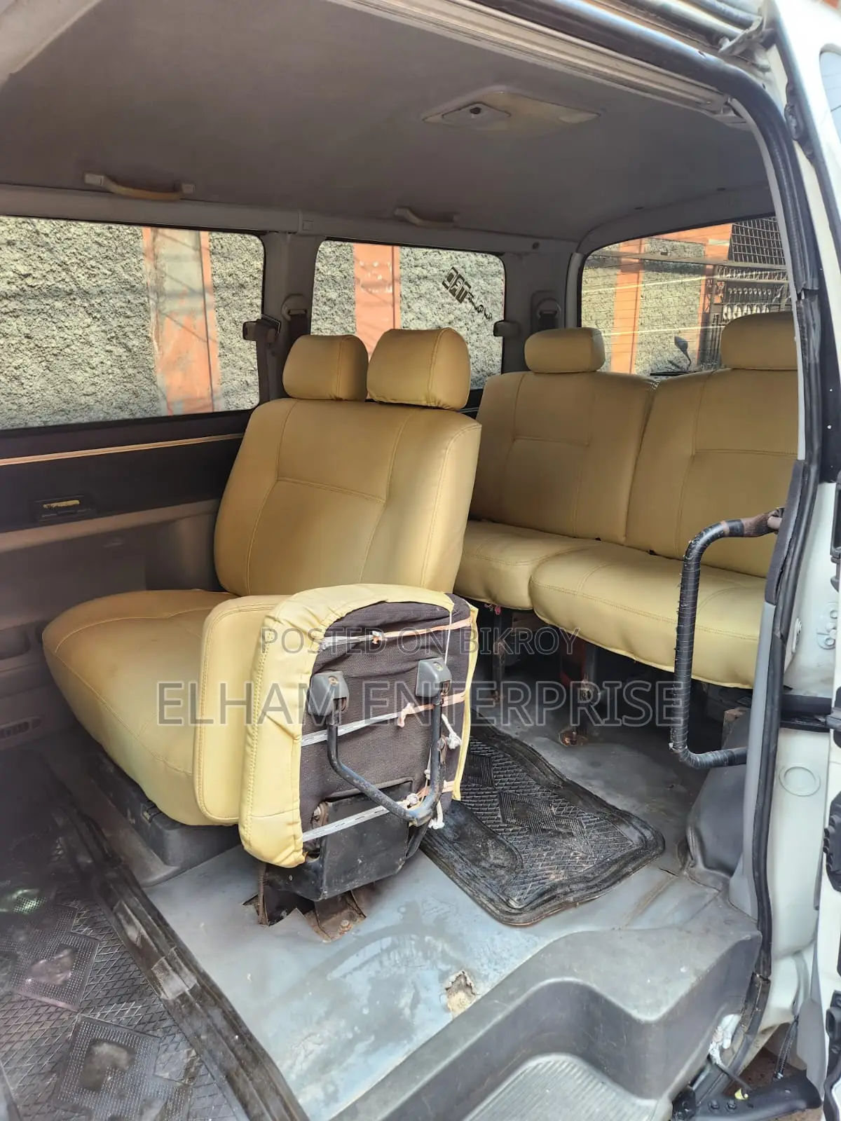 Toyota Hiace Touring 2000