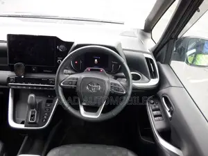 Toyota Voxy S-Z 2023