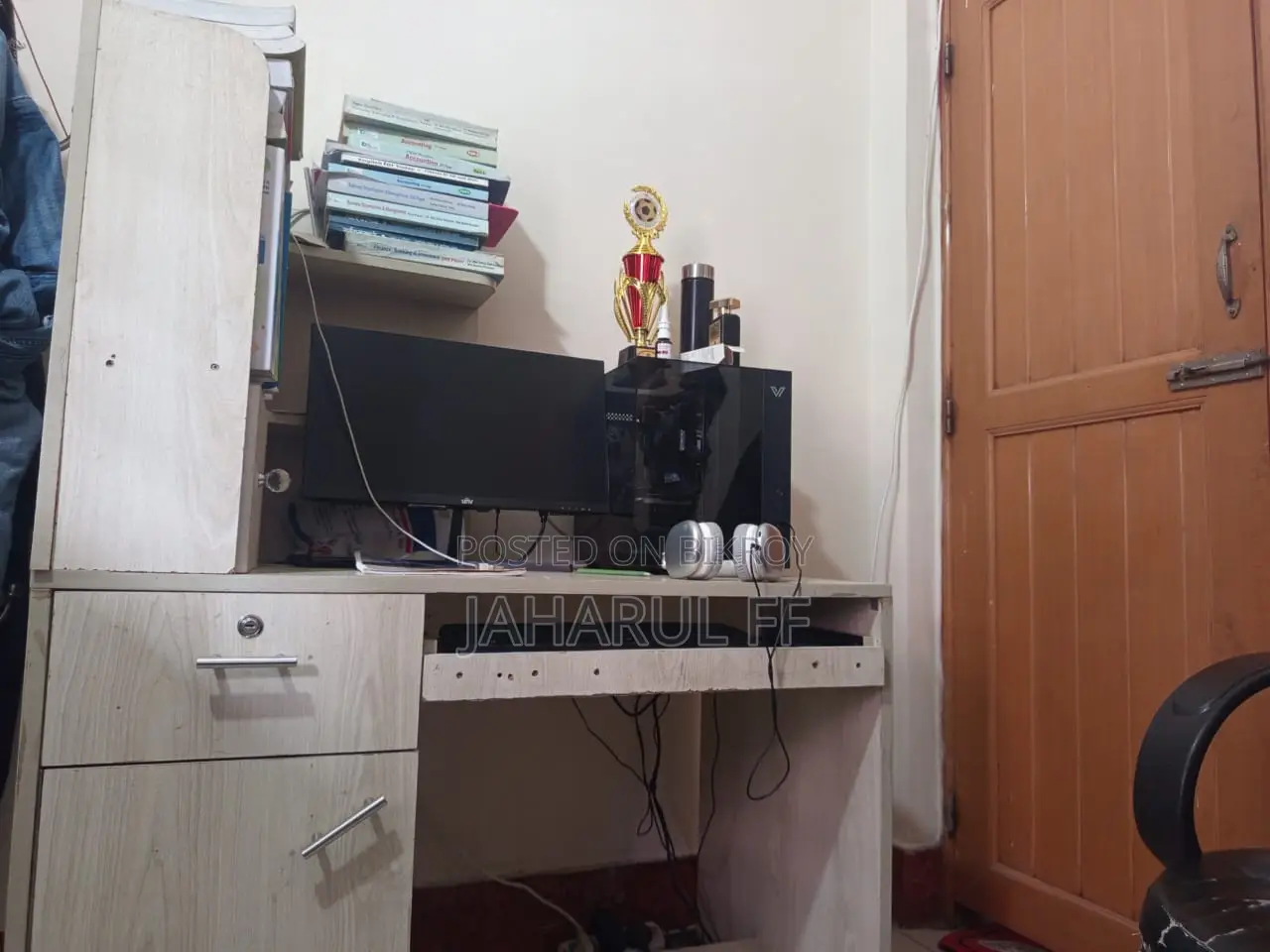 রিডিং টেবিল