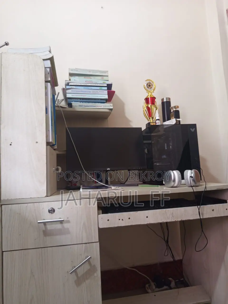 রিডিং টেবিল