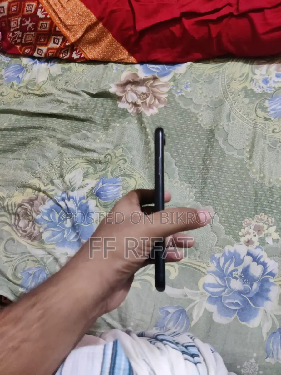 Apple iPhone XR (Used)