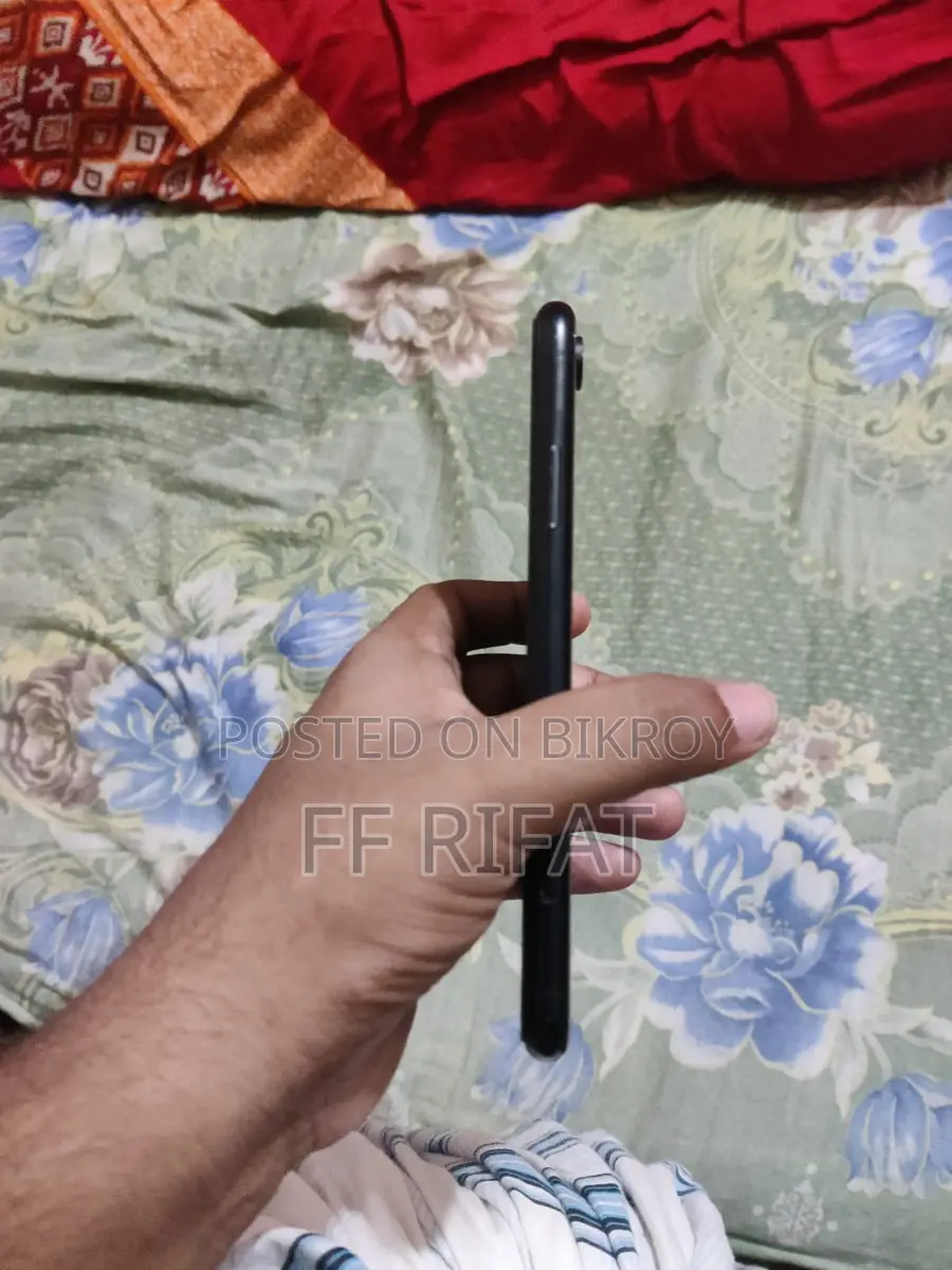 Apple iPhone XR (Used)