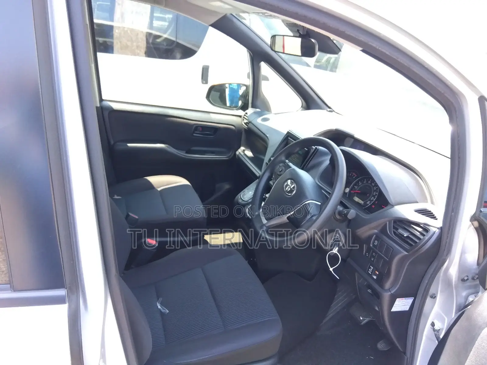 Toyota Noah X Smart Key Start 2021