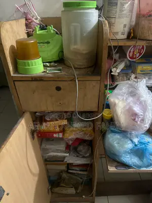 পুরানো পড়ার টেবিল