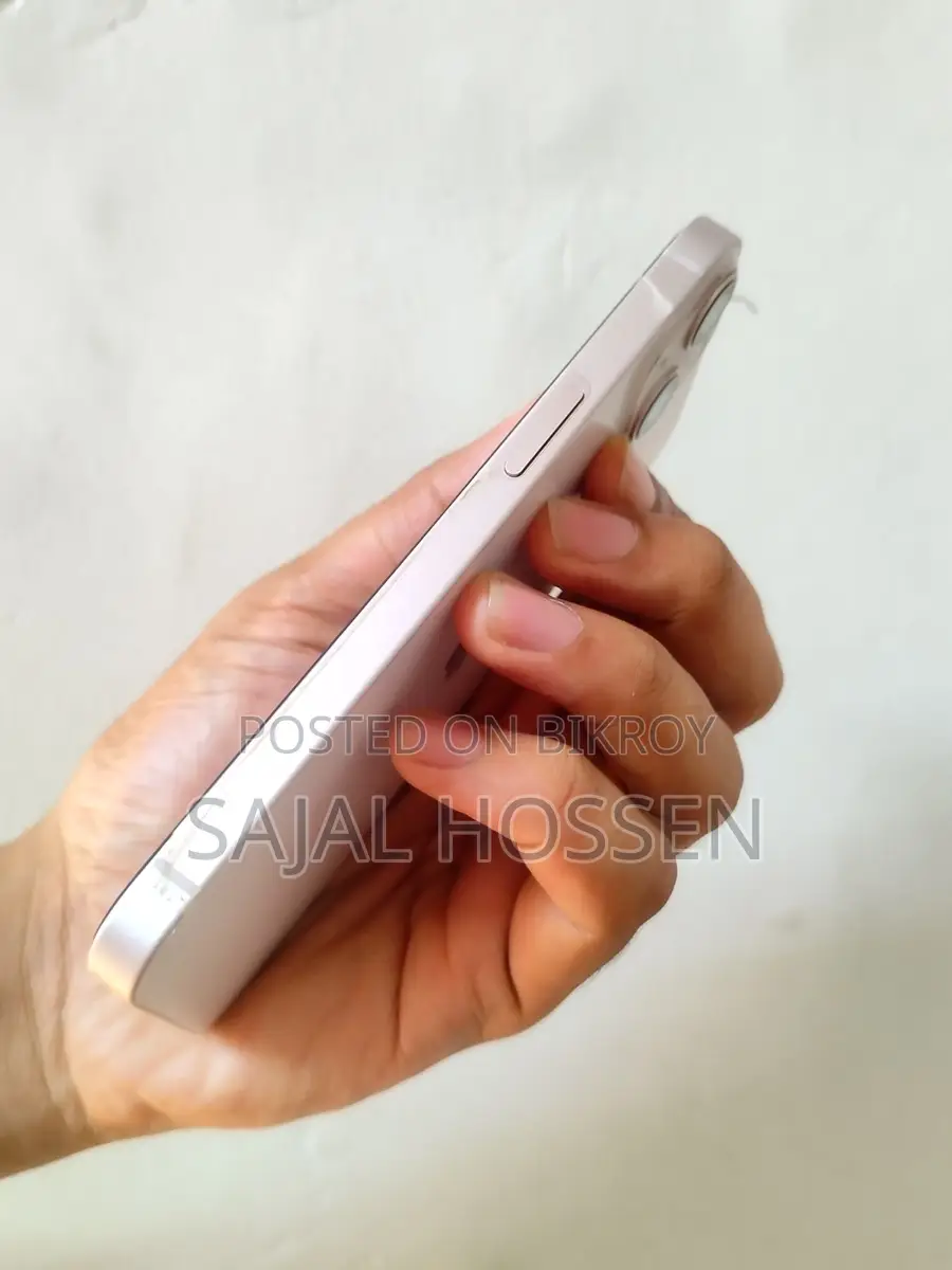 Apple iPhone 13 (Used)